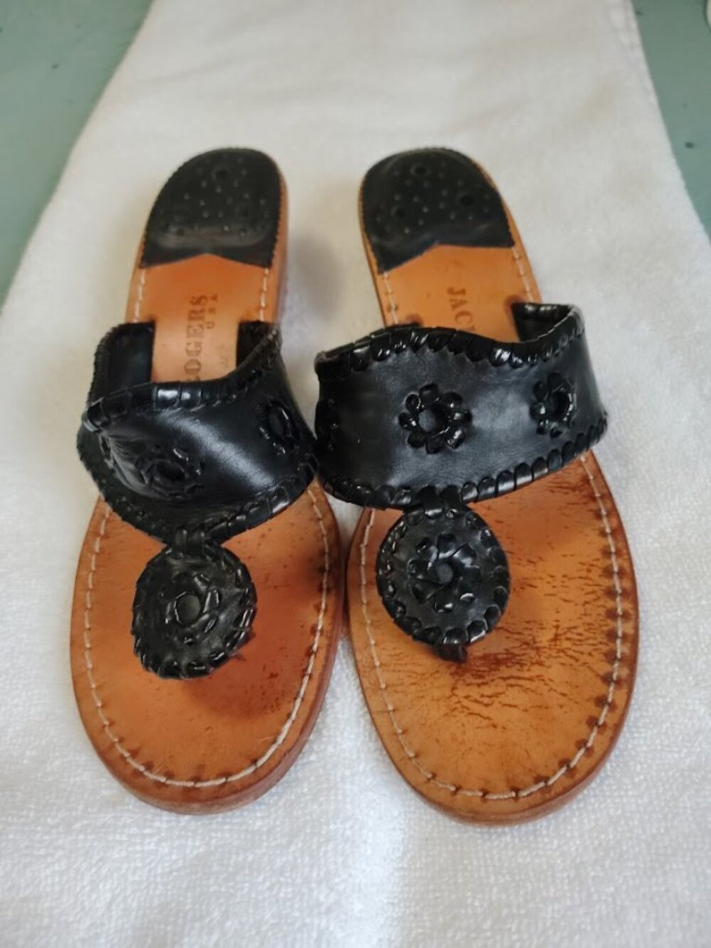 Jack Rogers Black Leather Wedge Sandals Size 8 Classic Medallion